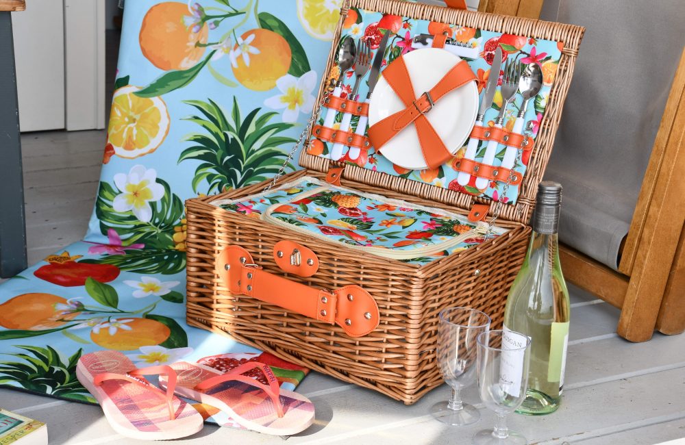 picnic hamper